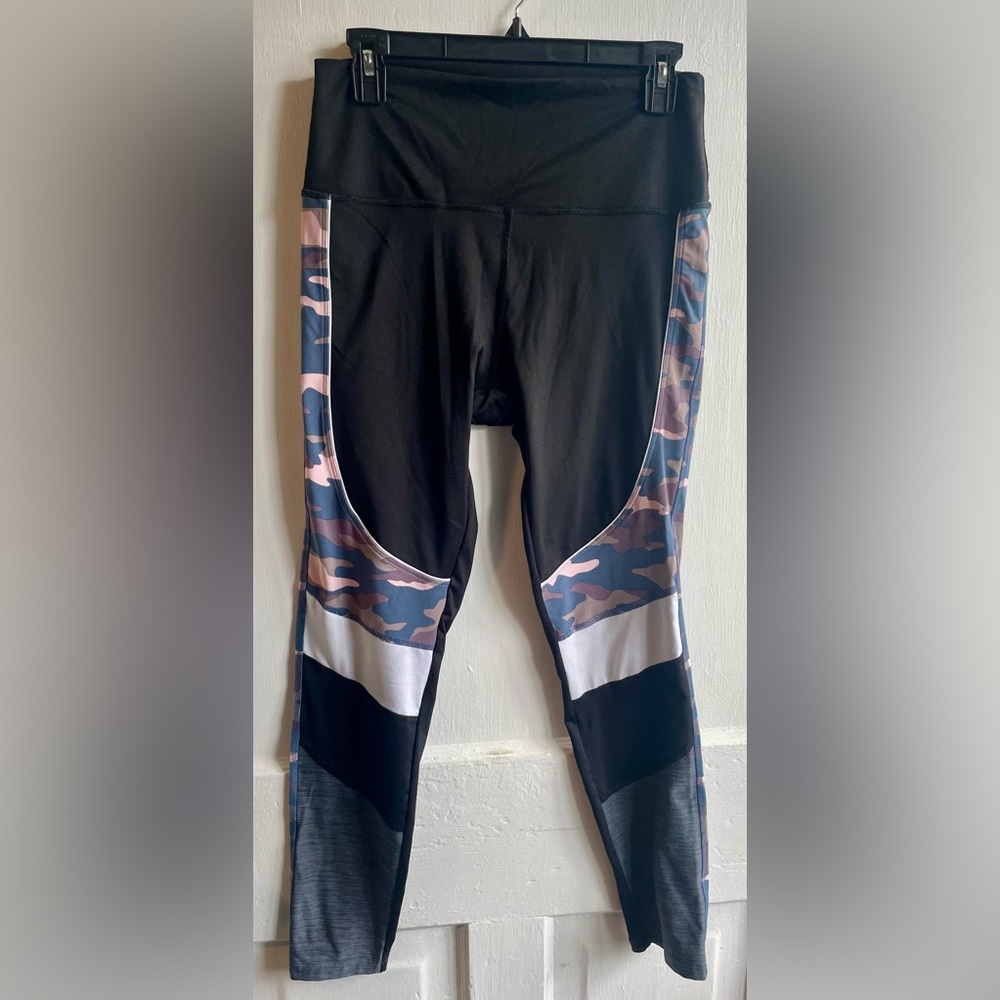 PINK Victoria's Secret Camo Leggings